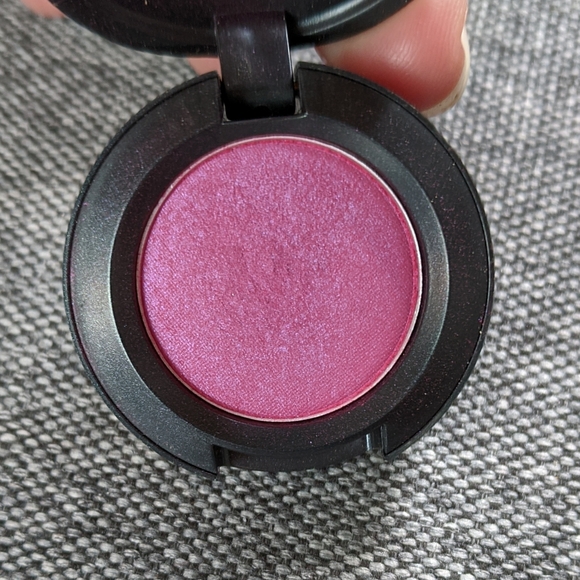 MAC Romping Bright Pink Magenta Eyeshadow - Picture 3 of 10